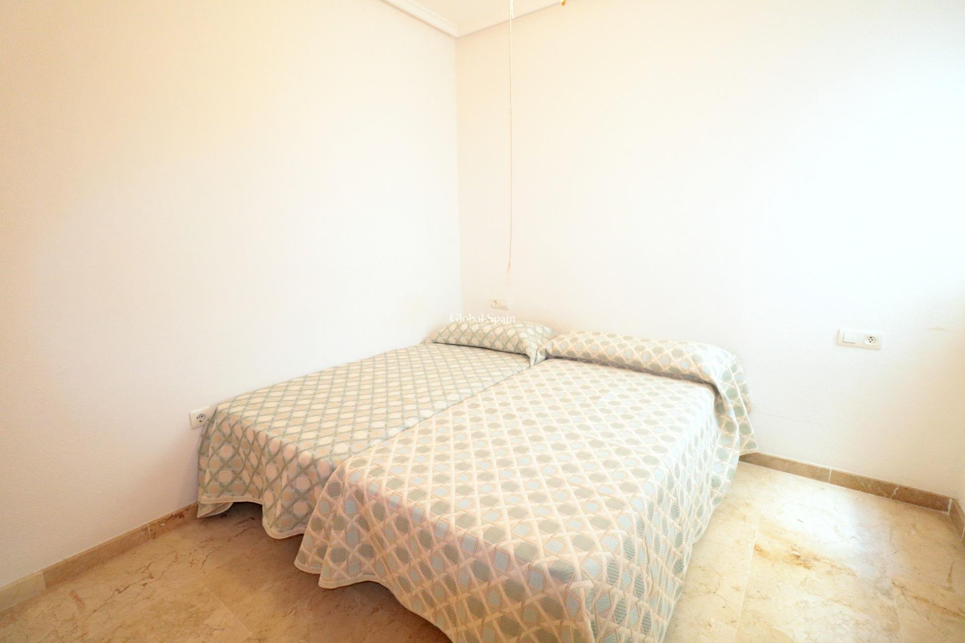 Wederverkoop - APPARTEMENT -
TORREVIEJA - Playa del Cura