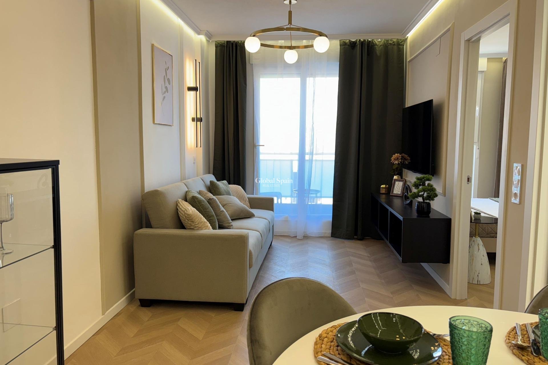 Wederverkoop - APPARTEMENT -
TORREVIEJA - Playa del Cura