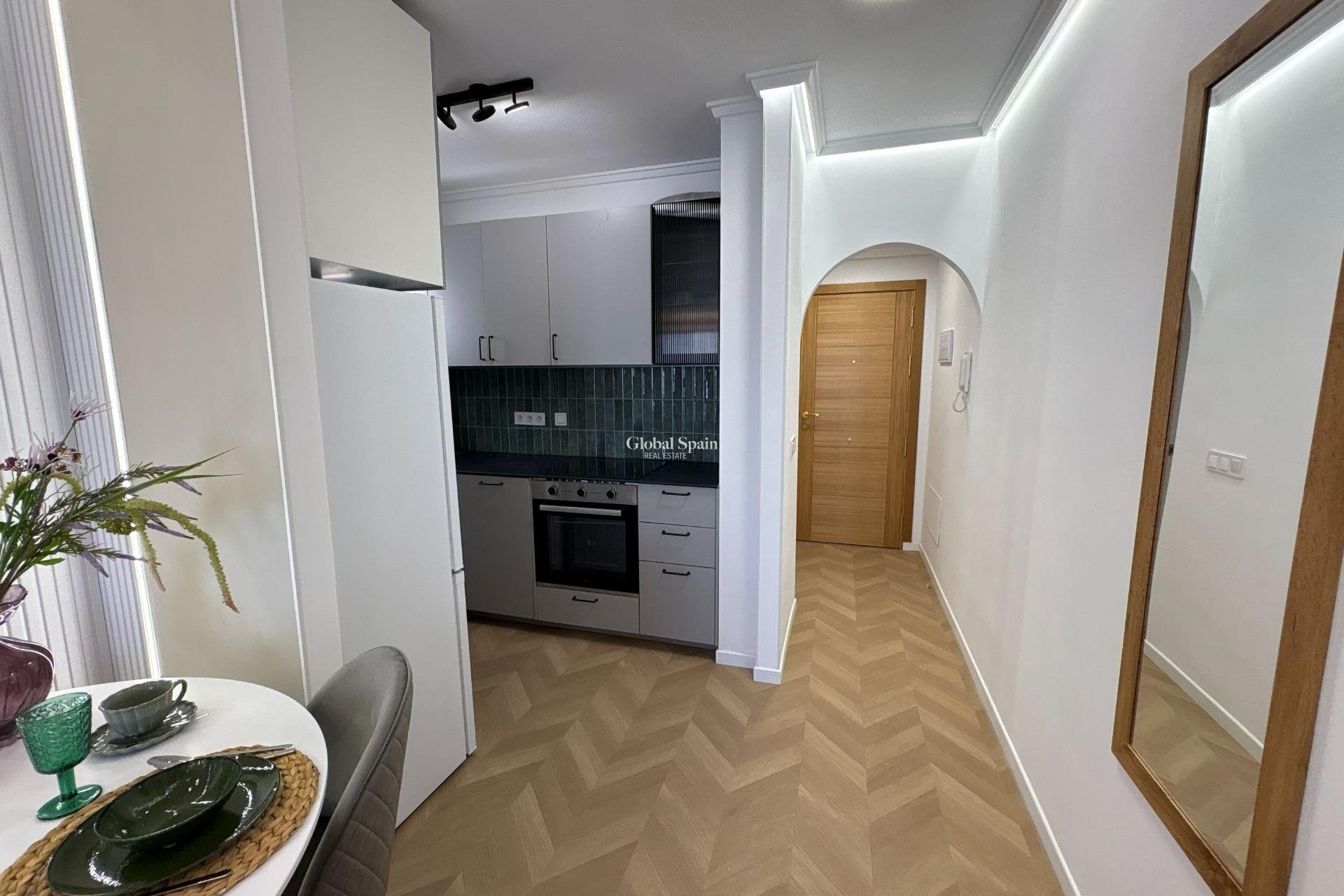 Wederverkoop - APPARTEMENT -
TORREVIEJA - Playa del Cura