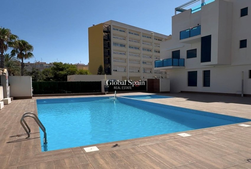 Wederverkoop - APPARTEMENT -
TORREVIEJA - Playa del Cura
