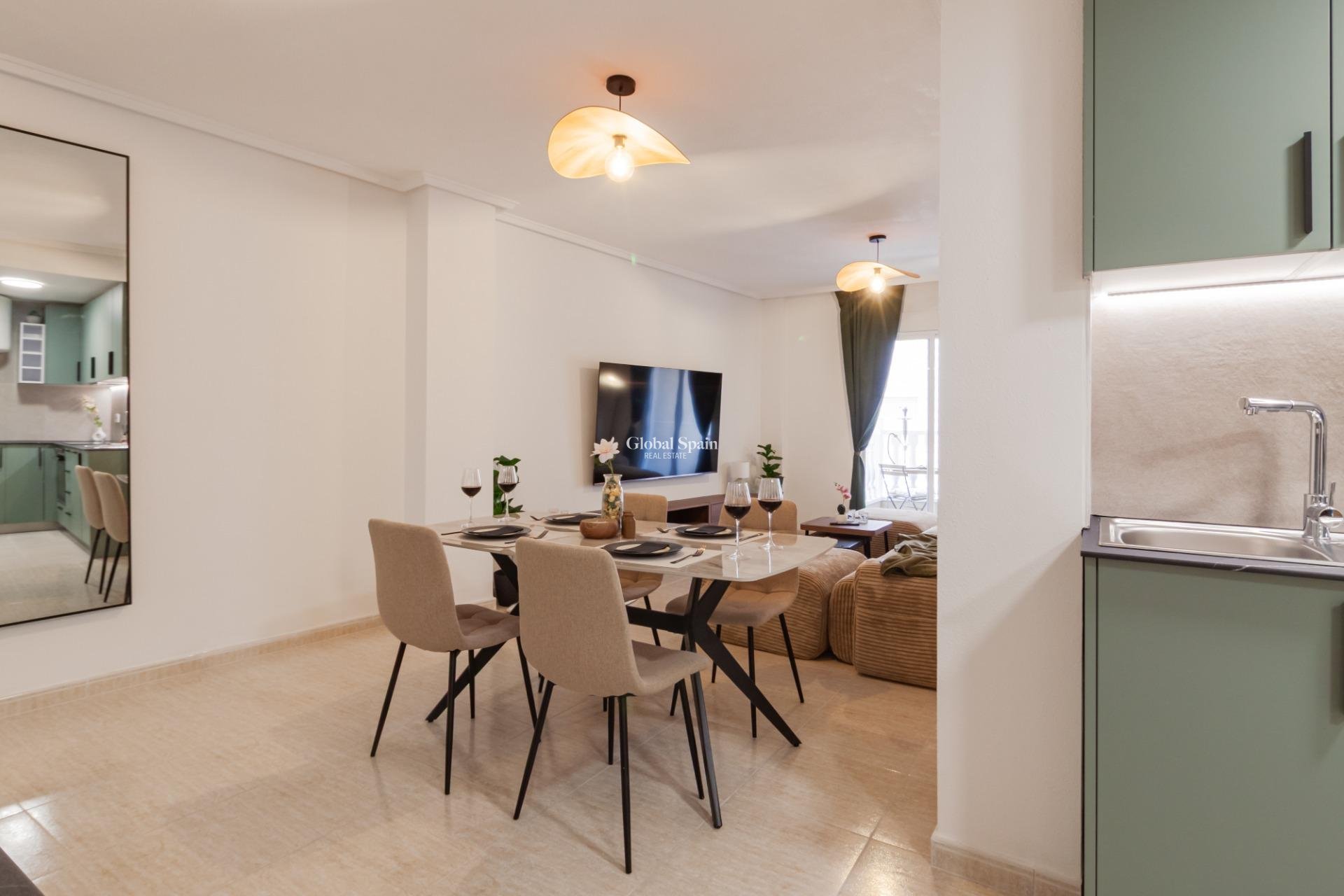 Wederverkoop - APPARTEMENT -
TORREVIEJA - Playa del Cura