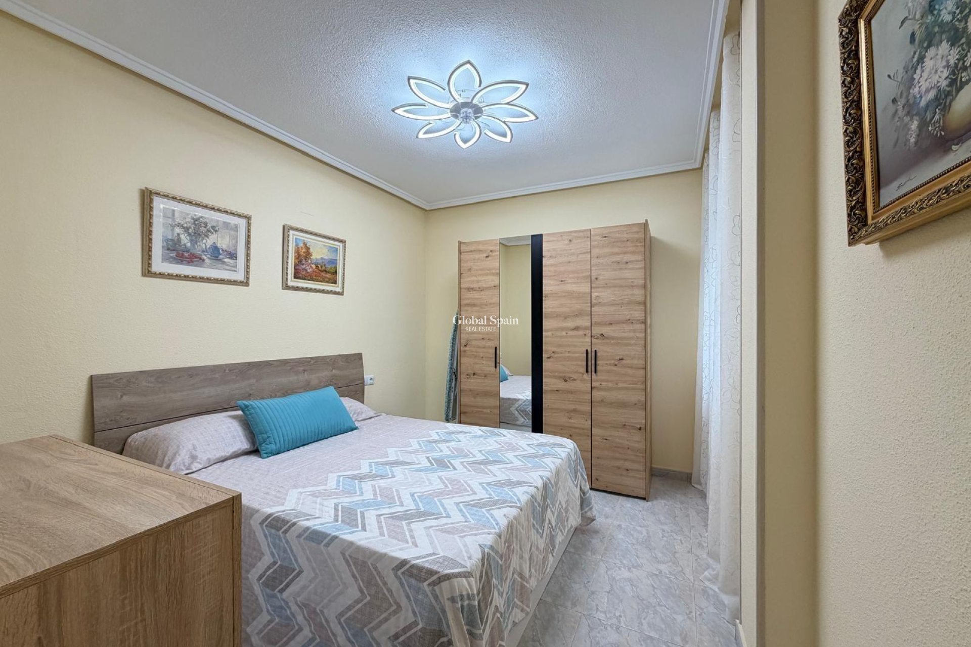 Wederverkoop - APPARTEMENT -
TORREVIEJA - Playa del Cura