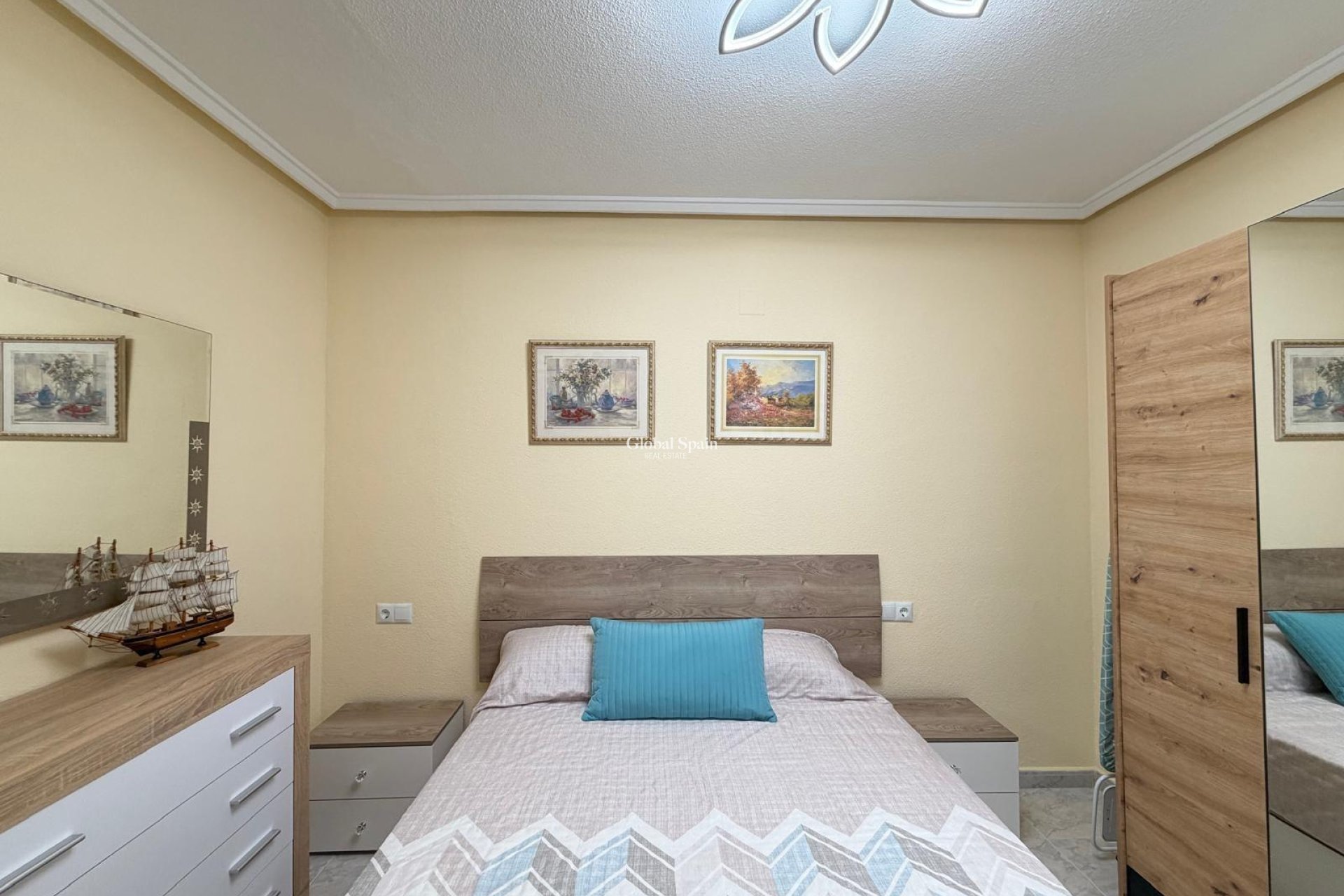 Wederverkoop - APPARTEMENT -
TORREVIEJA - Playa del Cura