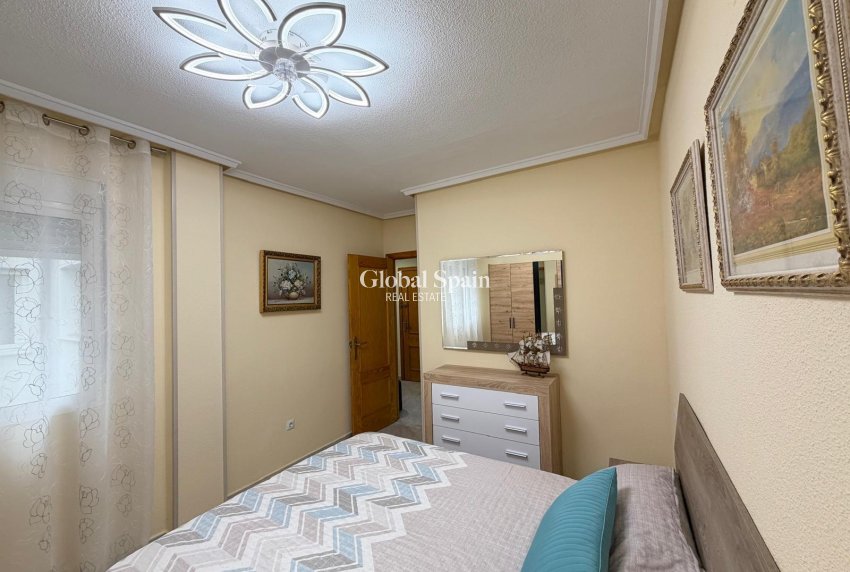 Wederverkoop - APPARTEMENT -
TORREVIEJA - Playa del Cura