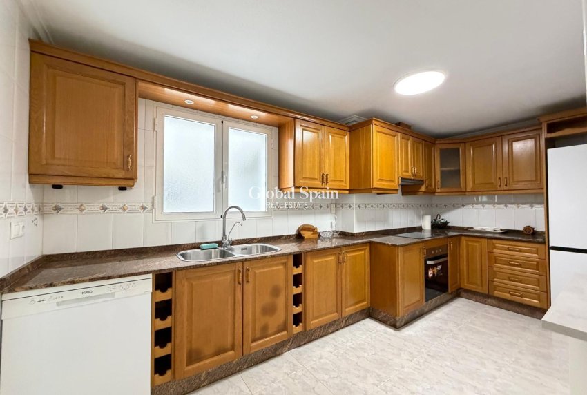 Wederverkoop - APPARTEMENT -
TORREVIEJA - Playa del Cura