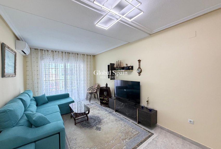 Wederverkoop - APPARTEMENT -
TORREVIEJA - Playa del Cura