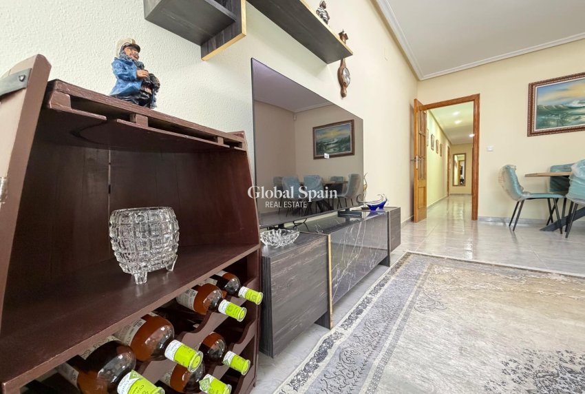 Wederverkoop - APPARTEMENT -
TORREVIEJA - Playa del Cura