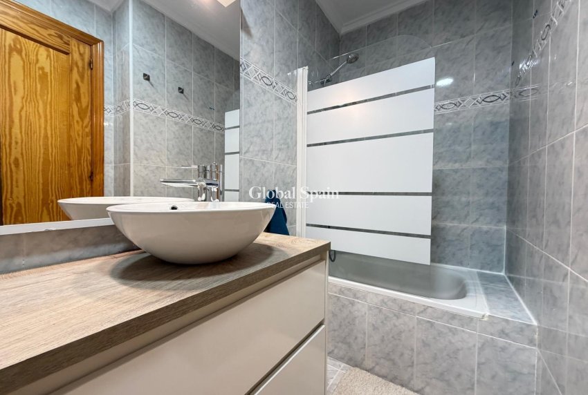 Wederverkoop - APPARTEMENT -
TORREVIEJA - Playa del Cura