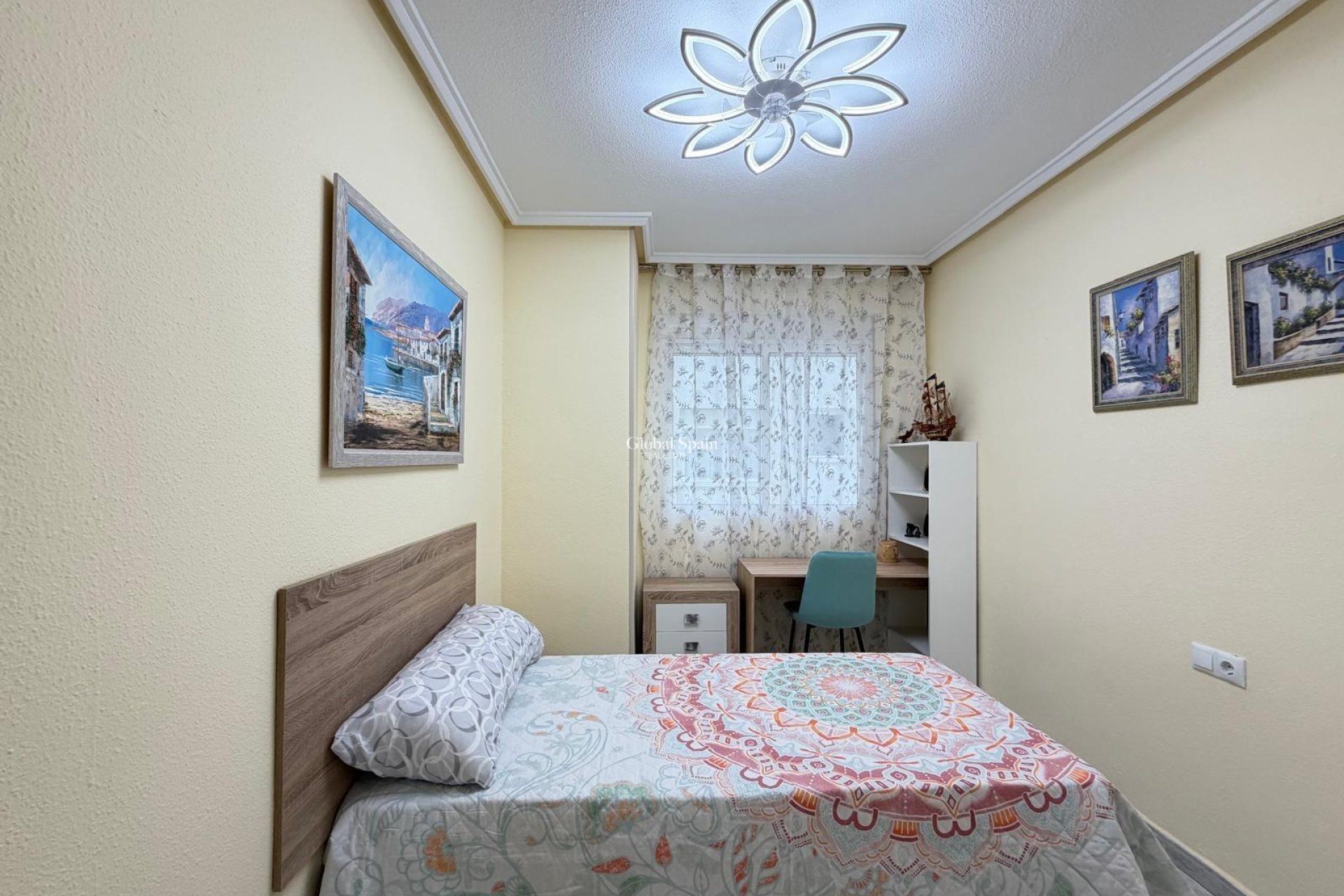 Wederverkoop - APPARTEMENT -
TORREVIEJA - Playa del Cura