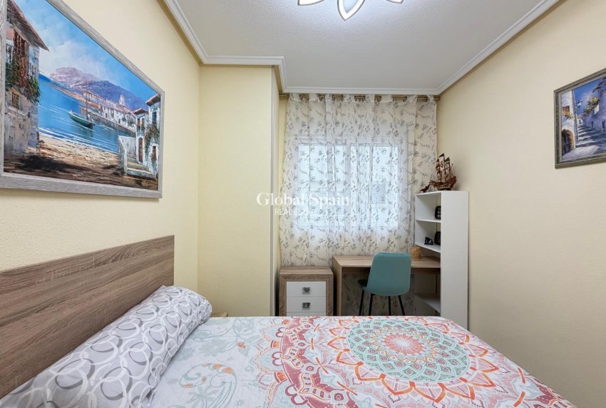 Wederverkoop - APPARTEMENT -
TORREVIEJA - Playa del Cura
