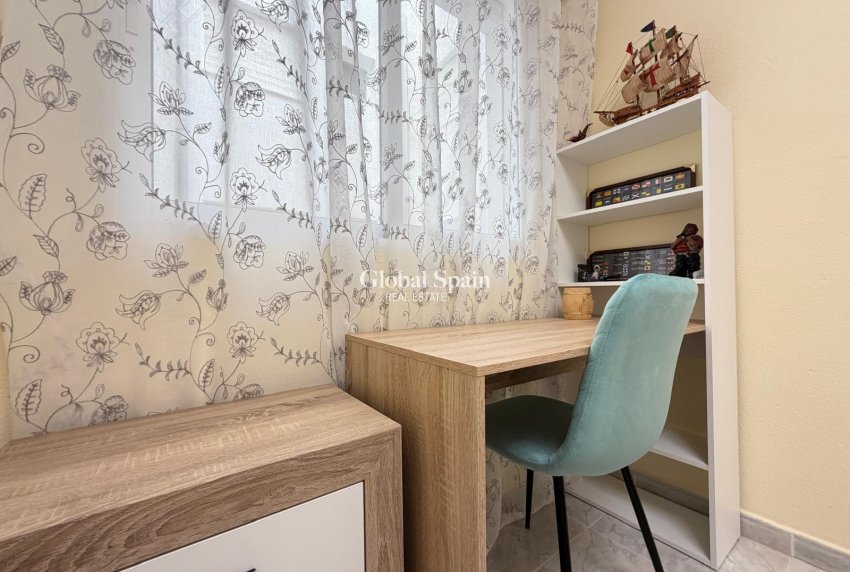 Wederverkoop - APPARTEMENT -
TORREVIEJA - Playa del Cura