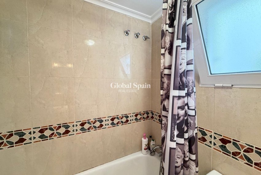 Wederverkoop - APPARTEMENT -
TORREVIEJA - Playa del Cura