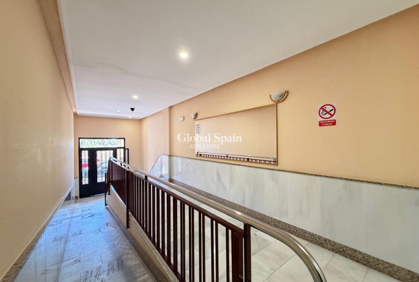 Wederverkoop - APPARTEMENT -
TORREVIEJA - Playa del Cura