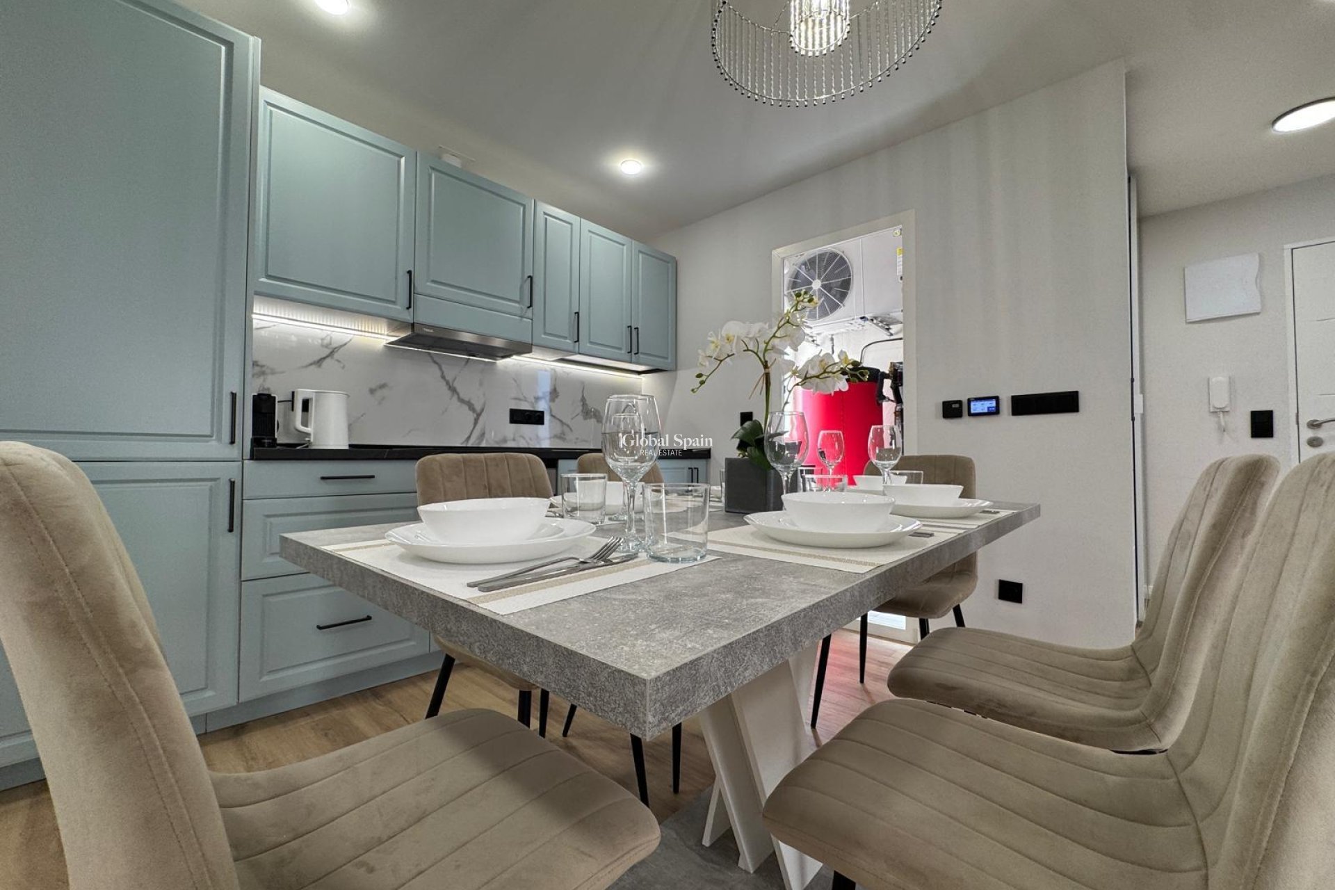 Wederverkoop - APPARTEMENT -
TORREVIEJA - Playa del Cura