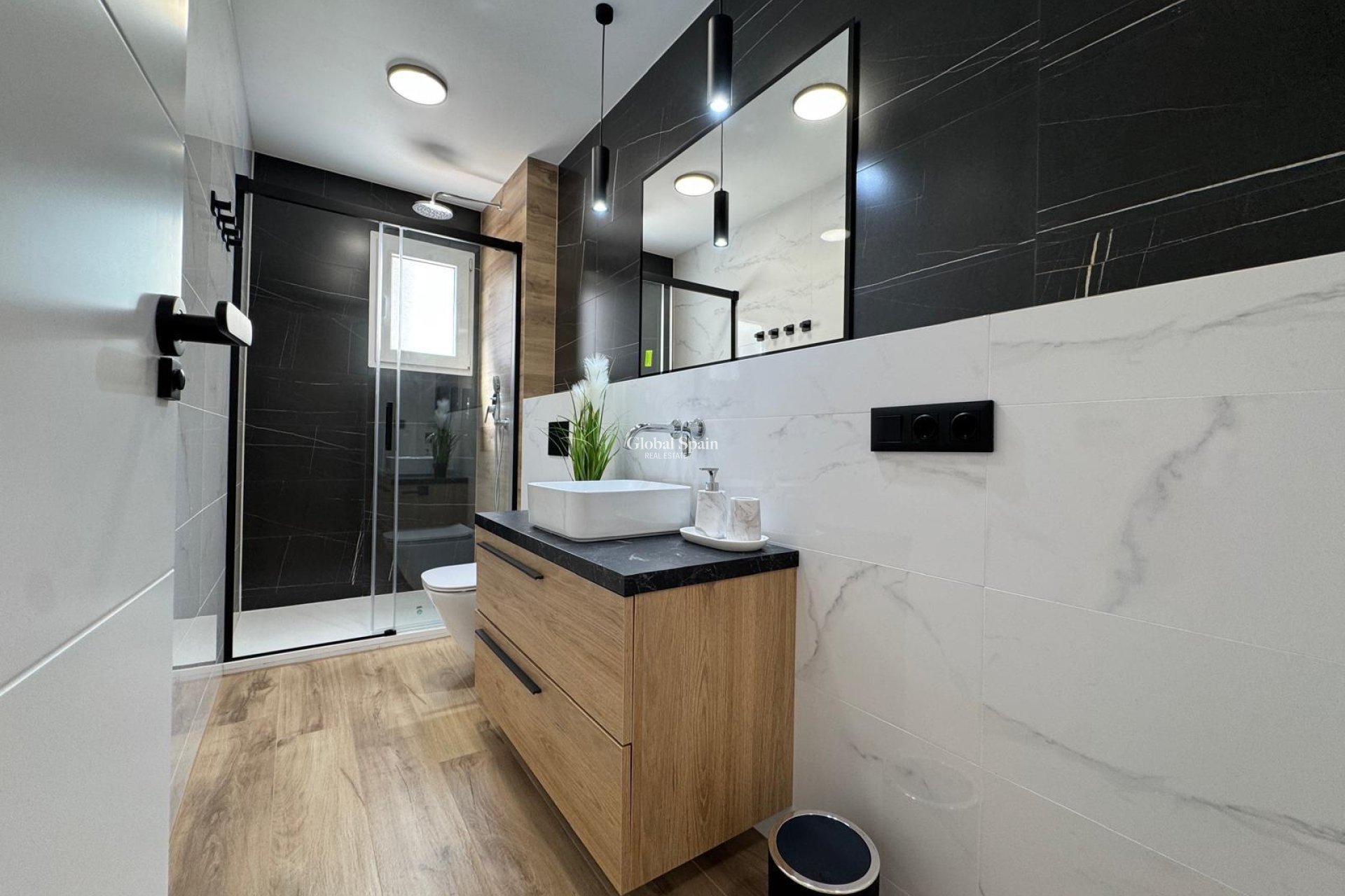Wederverkoop - APPARTEMENT -
TORREVIEJA - Playa del Cura