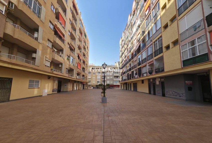 Wederverkoop - APPARTEMENT -
TORREVIEJA - Playa del Cura
