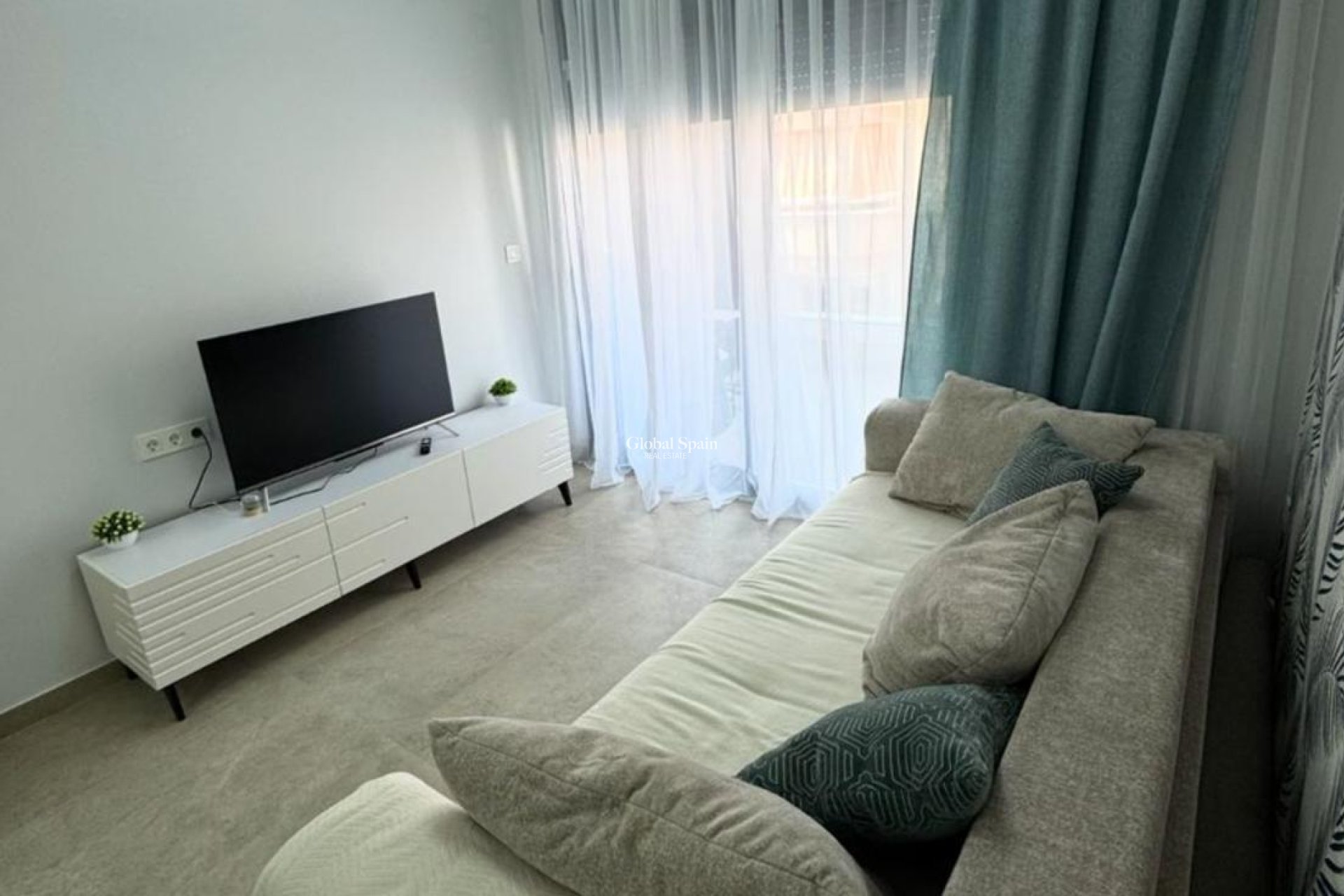 Wederverkoop - APPARTEMENT -
TORREVIEJA - Playa del Cura