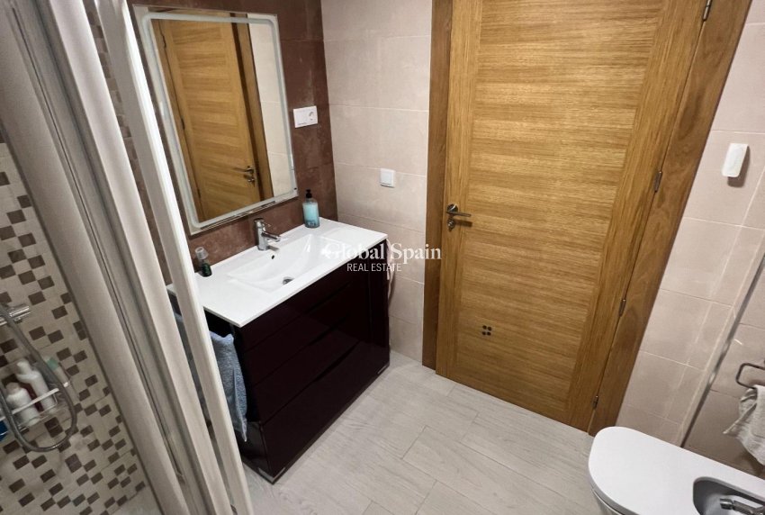 Wederverkoop - APPARTEMENT -
TORREVIEJA - Playa del Cura