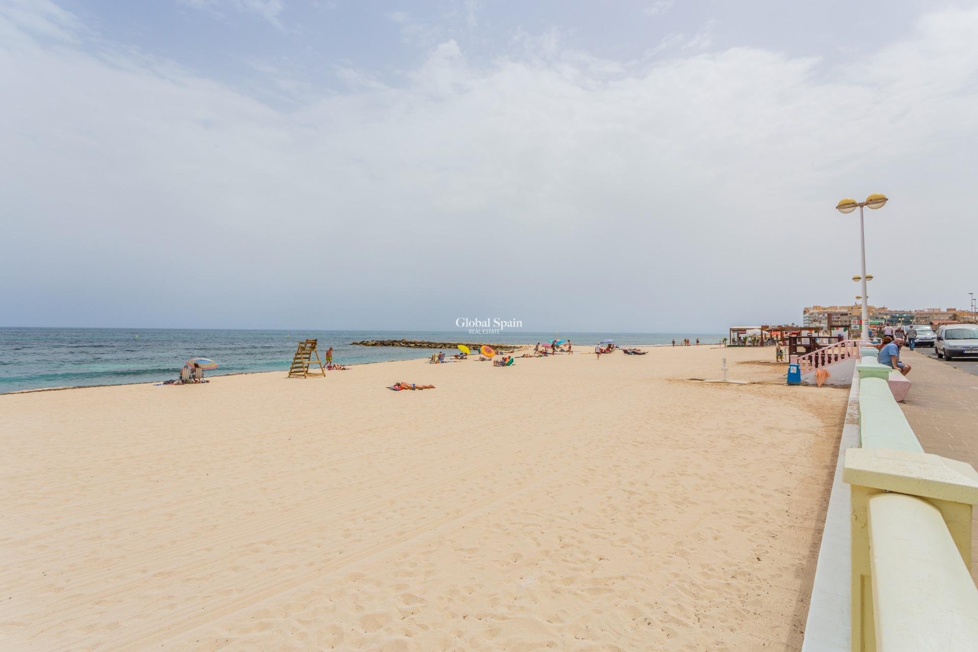 Wederverkoop - APPARTEMENT -
TORREVIEJA - Playa del cura