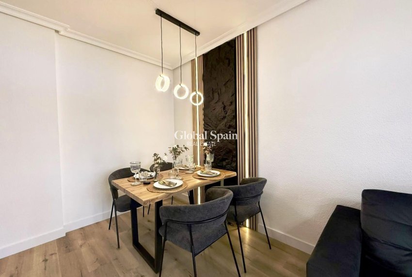 Wederverkoop - APPARTEMENT -
TORREVIEJA - Playa del Cura