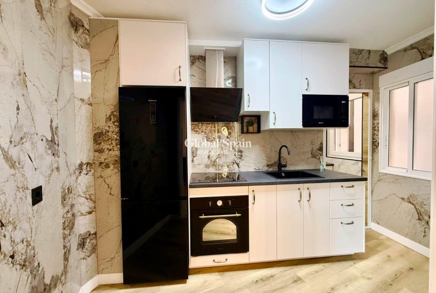 Wederverkoop - APPARTEMENT -
TORREVIEJA - Playa del Cura