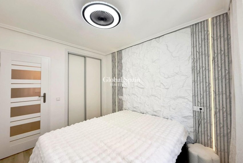 Wederverkoop - APPARTEMENT -
TORREVIEJA - Playa del Cura