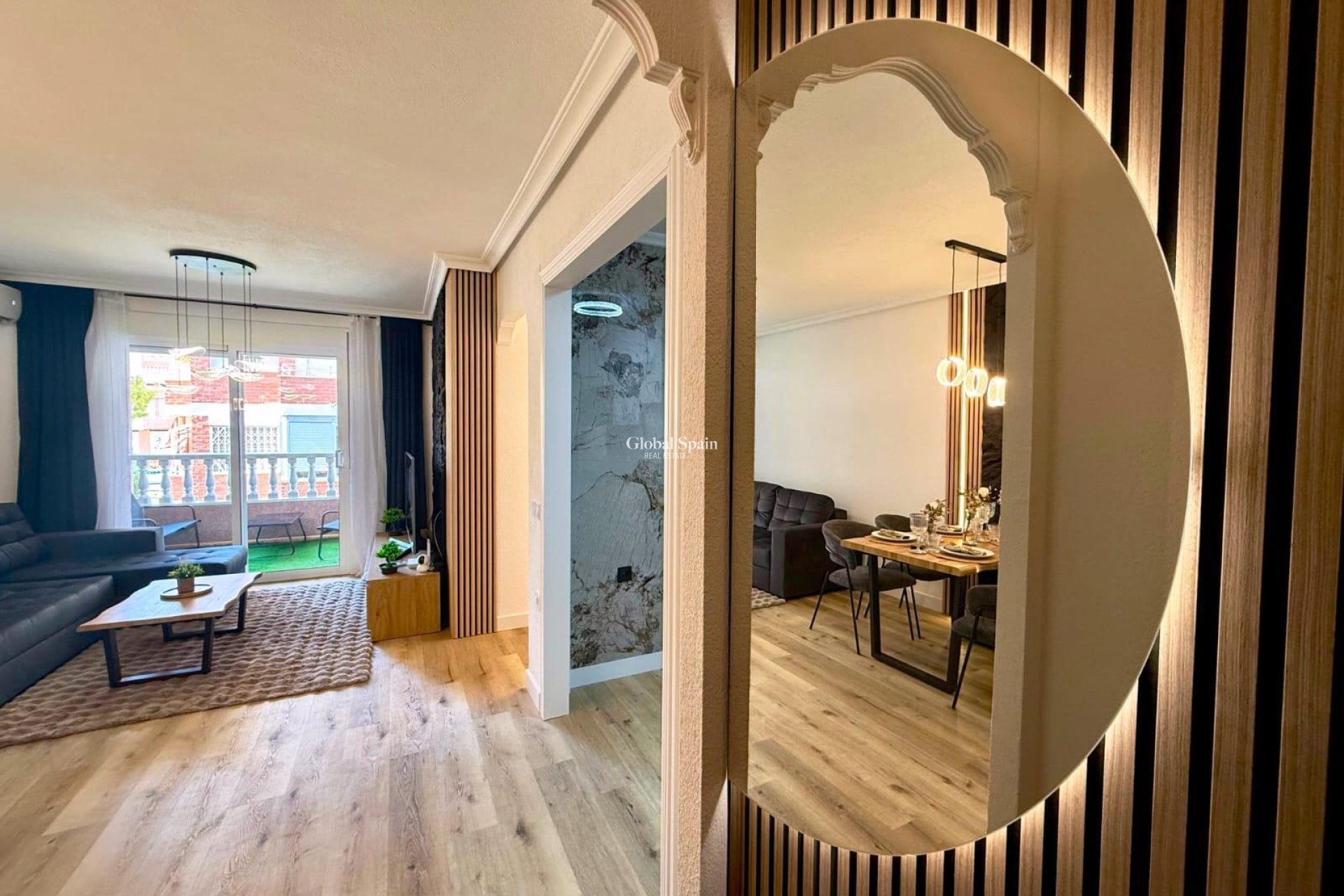 Wederverkoop - APPARTEMENT -
TORREVIEJA - Playa del Cura