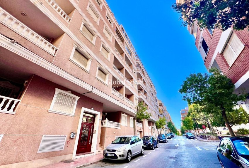 Wederverkoop - APPARTEMENT -
TORREVIEJA - Playa del Cura