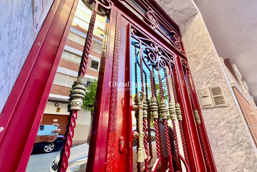 Wederverkoop - APPARTEMENT -
TORREVIEJA - Playa del Cura