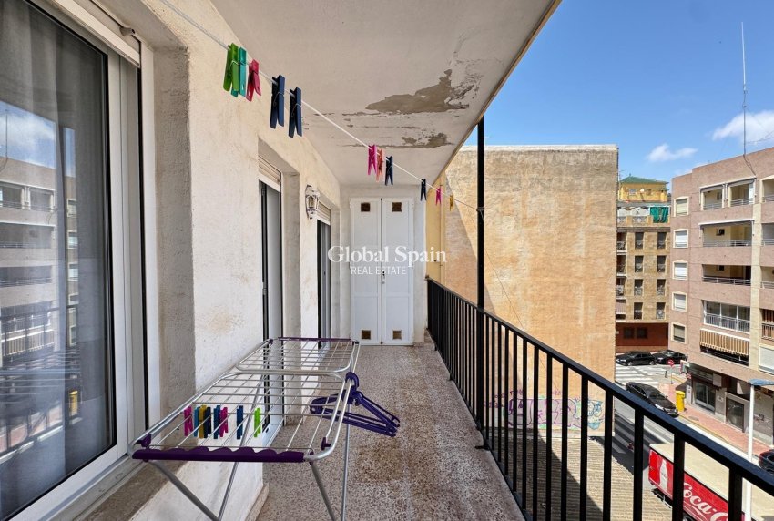 Wederverkoop - APPARTEMENT -
TORREVIEJA - Playa del Cura