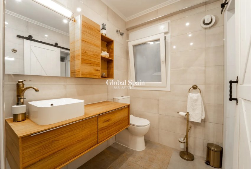 Wederverkoop - APPARTEMENT -
Torrevieja - Playa Del Cura