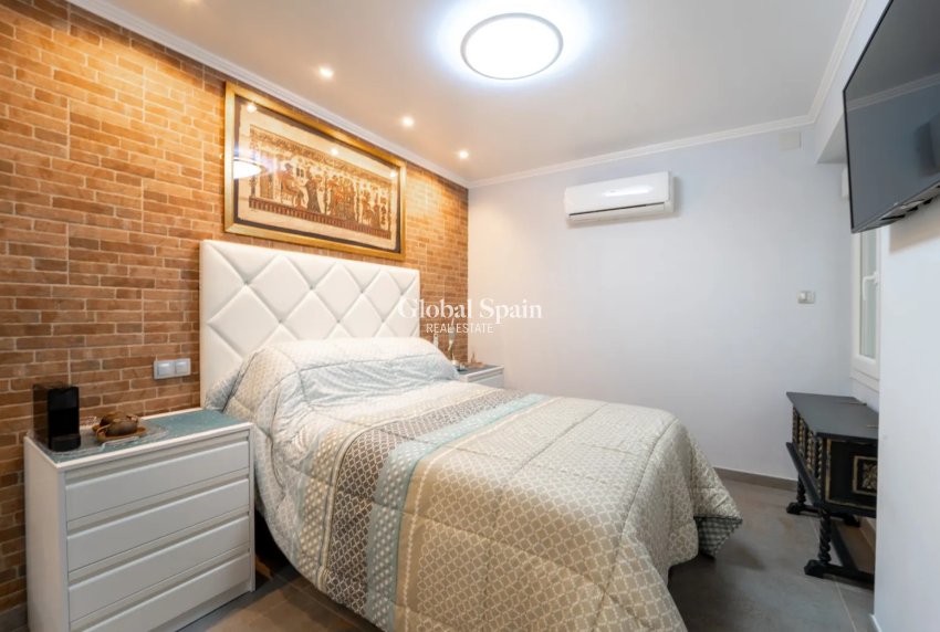Wederverkoop - APPARTEMENT -
Torrevieja - Playa Del Cura