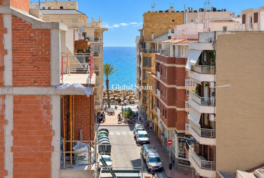 Wederverkoop - APPARTEMENT -
TORREVIEJA - Playa del cura