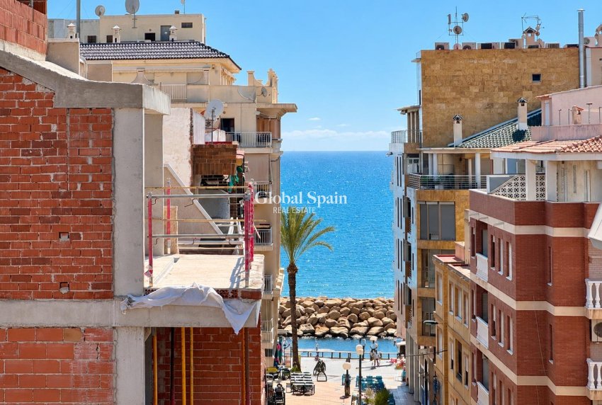 Wederverkoop - APPARTEMENT -
TORREVIEJA - Playa del cura