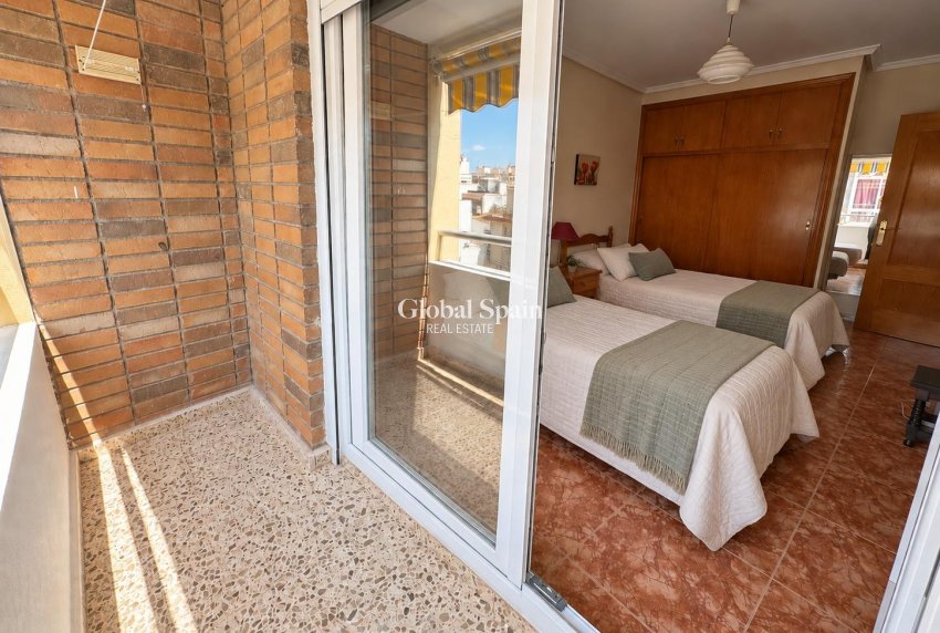 Wederverkoop - APPARTEMENT -
TORREVIEJA - Playa del cura
