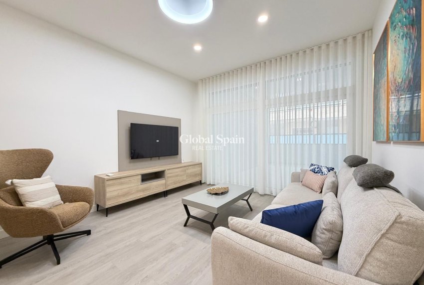Wederverkoop - APPARTEMENT -
TORREVIEJA - Playa del Cura