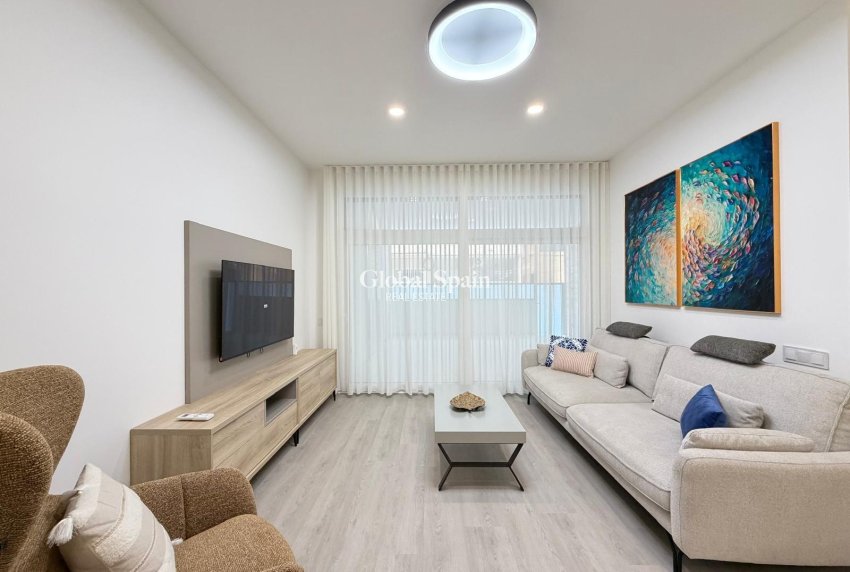Wederverkoop - APPARTEMENT -
TORREVIEJA - Playa del Cura