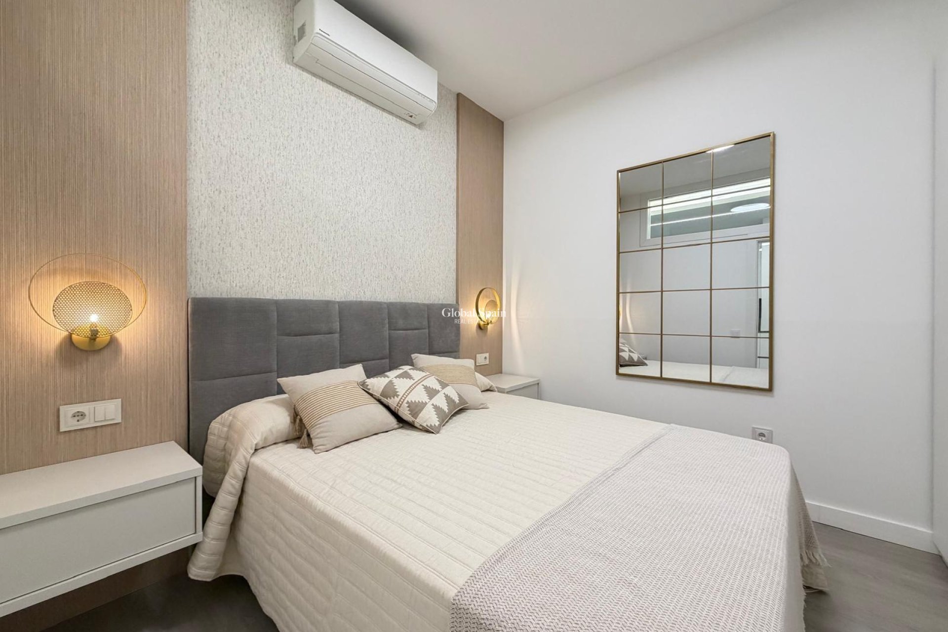 Wederverkoop - APPARTEMENT -
TORREVIEJA - Playa del Cura