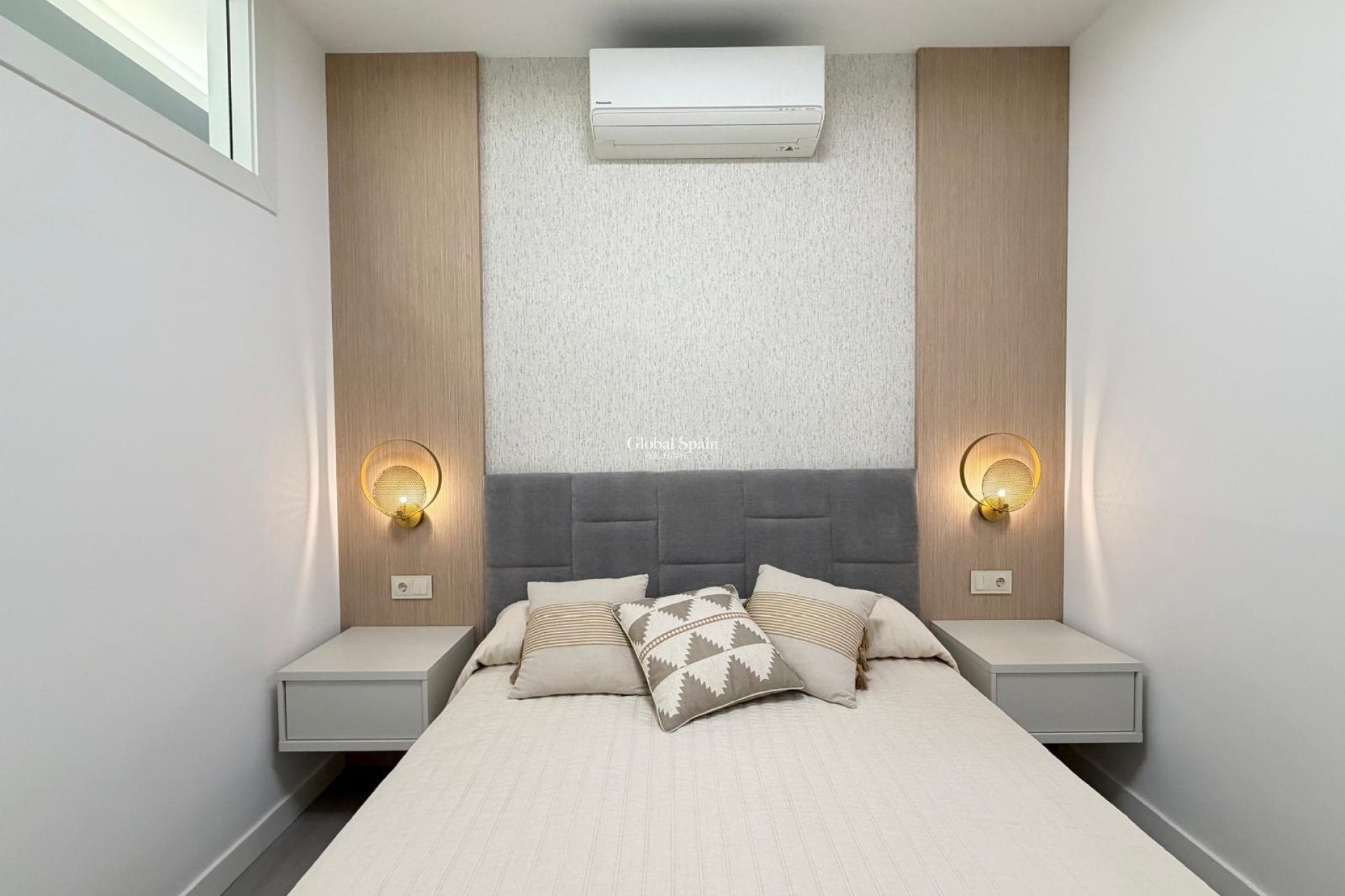 Wederverkoop - APPARTEMENT -
TORREVIEJA - Playa del Cura