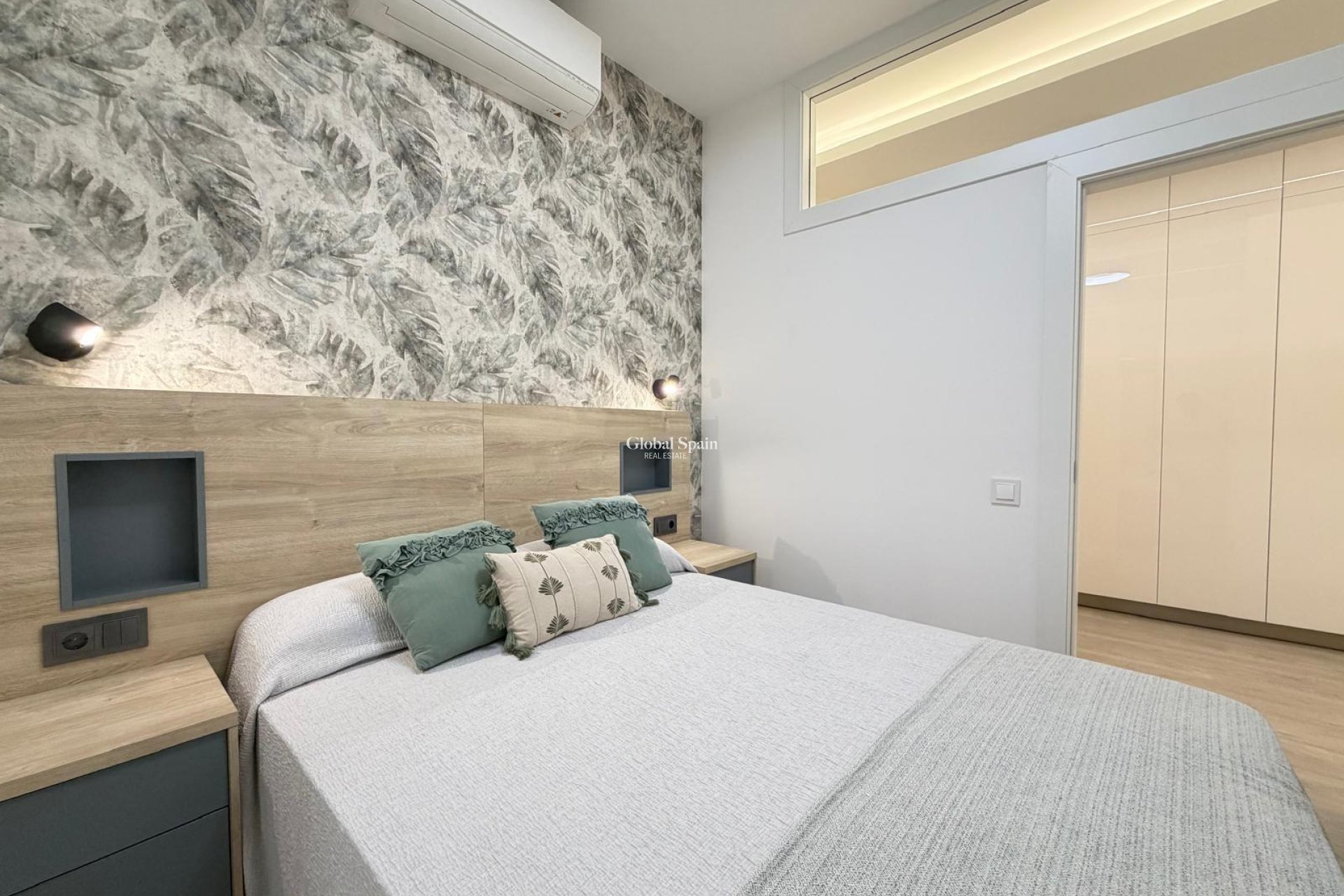 Wederverkoop - APPARTEMENT -
TORREVIEJA - Playa del Cura