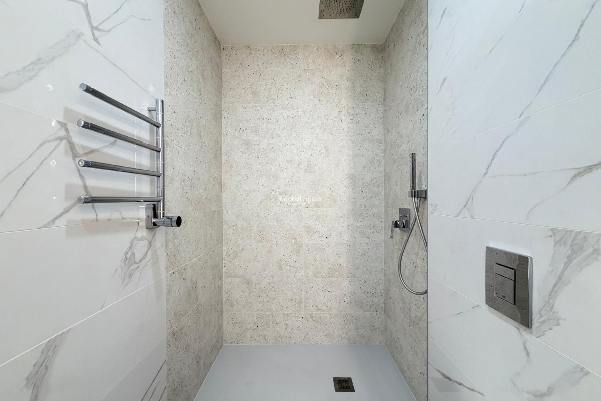 Wederverkoop - APPARTEMENT -
TORREVIEJA - Playa del Cura