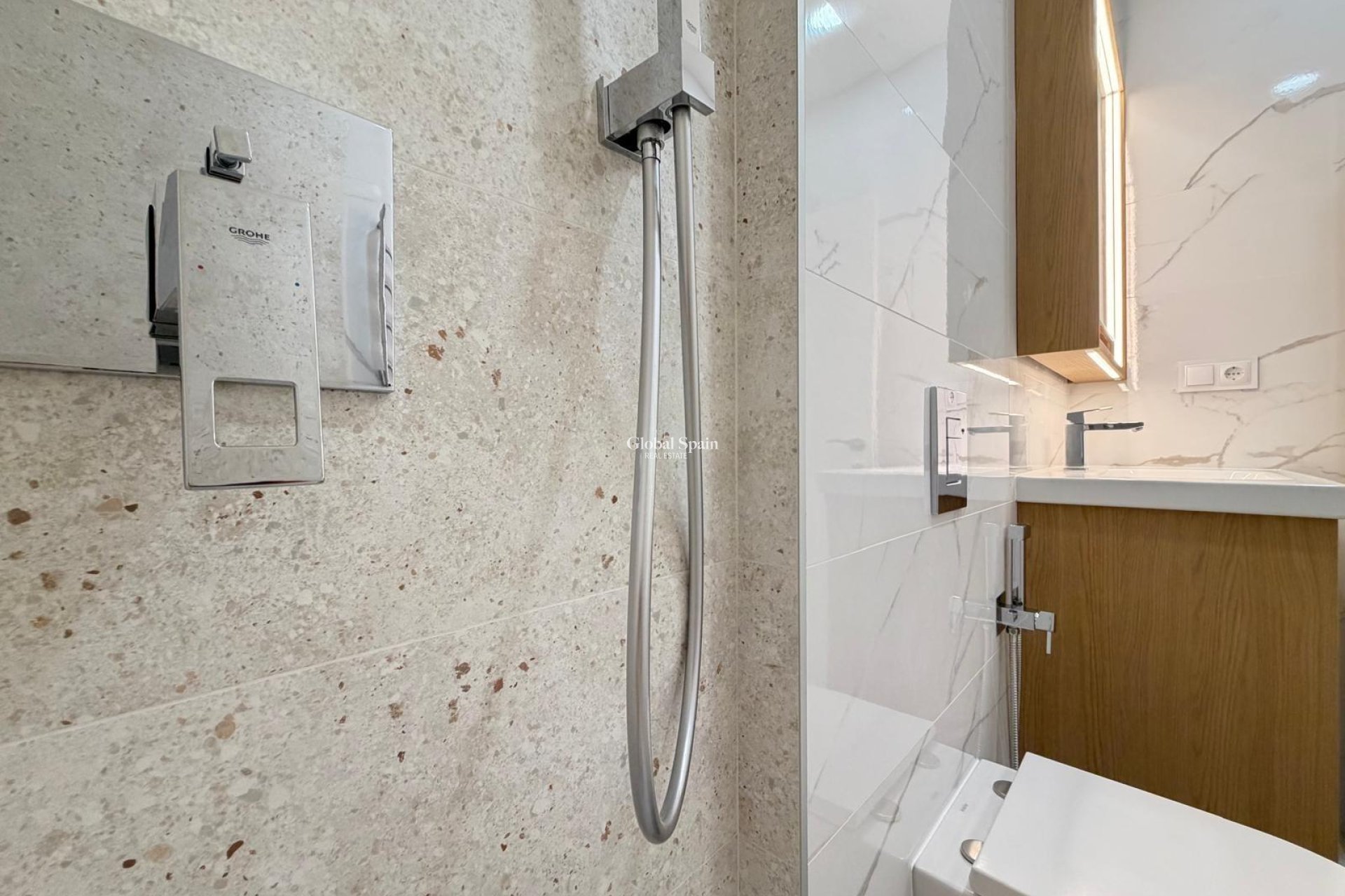 Wederverkoop - APPARTEMENT -
TORREVIEJA - Playa del Cura