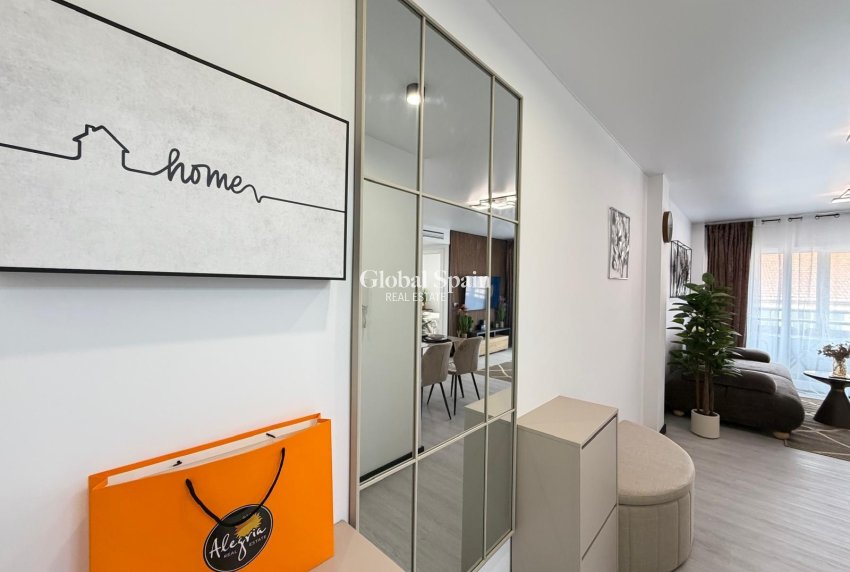 Wederverkoop - APPARTEMENT -
TORREVIEJA - Playa del Cura