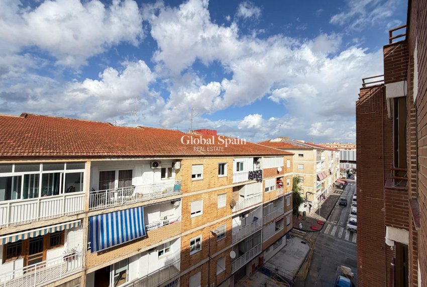 Wederverkoop - APPARTEMENT -
TORREVIEJA - Playa del Cura