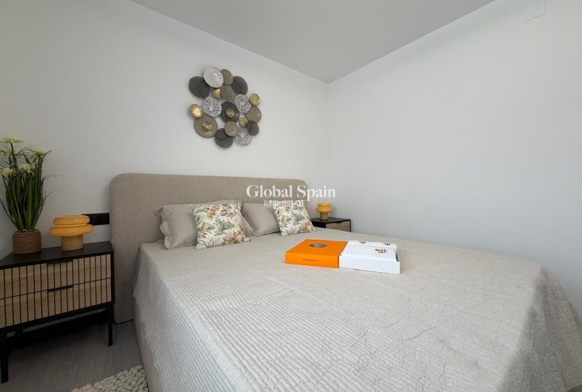 Wederverkoop - APPARTEMENT -
TORREVIEJA - Playa del Cura