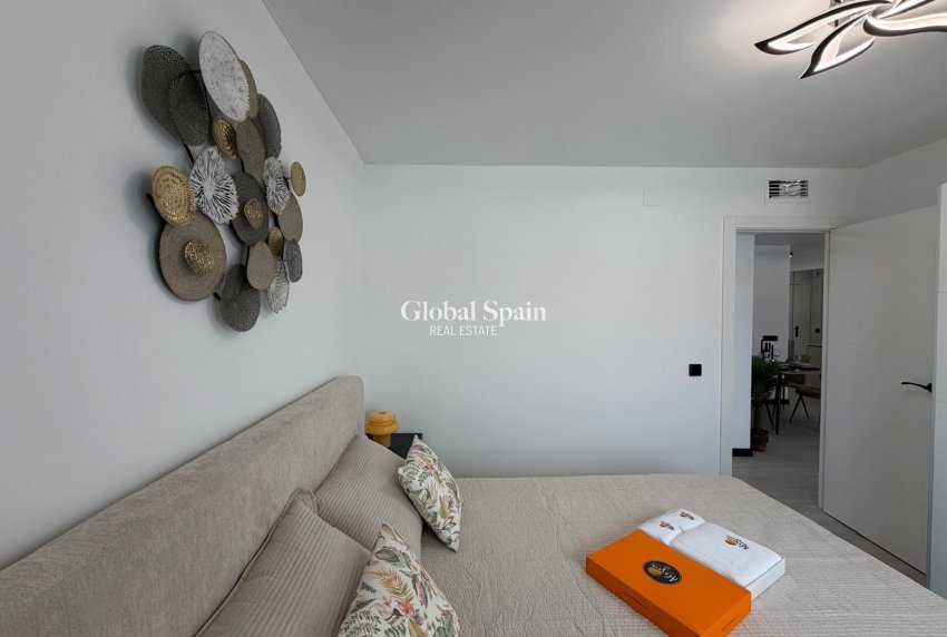 Wederverkoop - APPARTEMENT -
TORREVIEJA - Playa del Cura