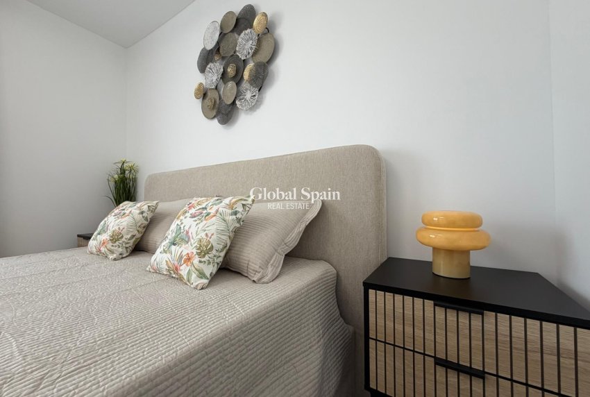 Wederverkoop - APPARTEMENT -
TORREVIEJA - Playa del Cura