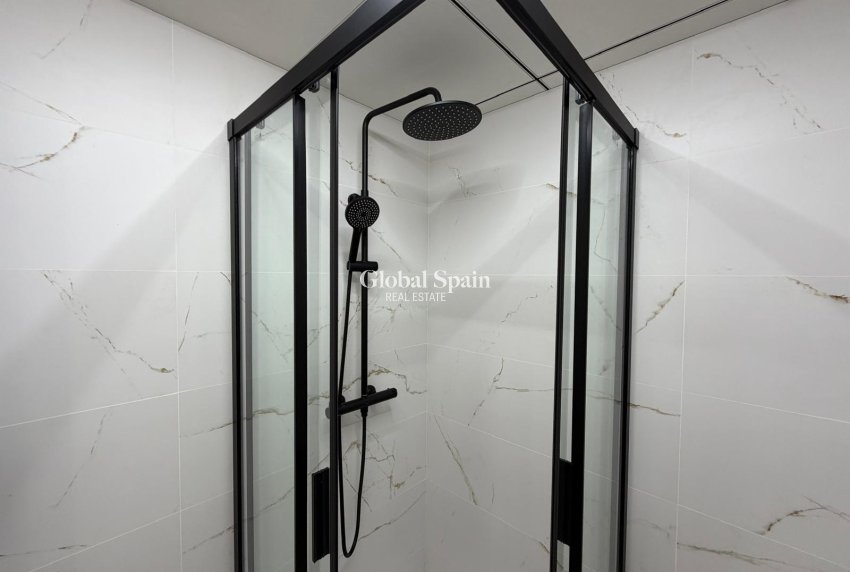 Wederverkoop - APPARTEMENT -
TORREVIEJA - Playa del Cura
