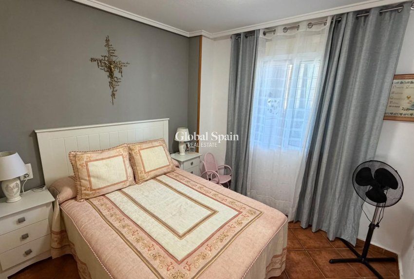 Wederverkoop - APPARTEMENT -
TORREVIEJA - Playa del Cura