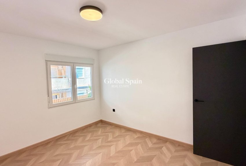 Wederverkoop - APPARTEMENT -
TORREVIEJA - Playa del Cura